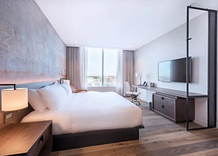 Resort The & Athletic Club At Midtown Chicago