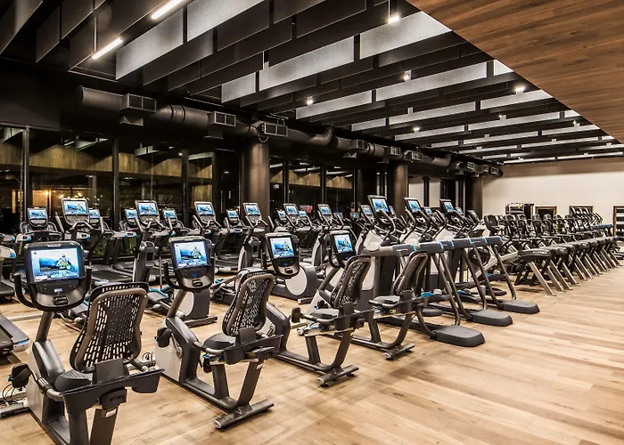 The & Athletic Club At Midtown 4*