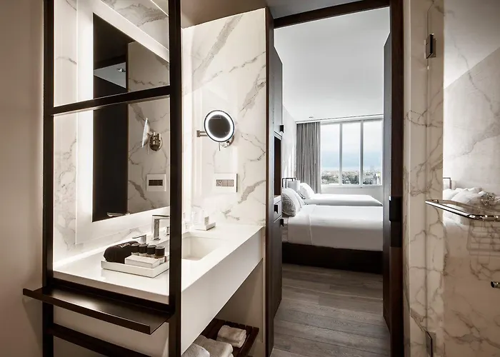 Resort The & Athletic Club At Midtown Chicago