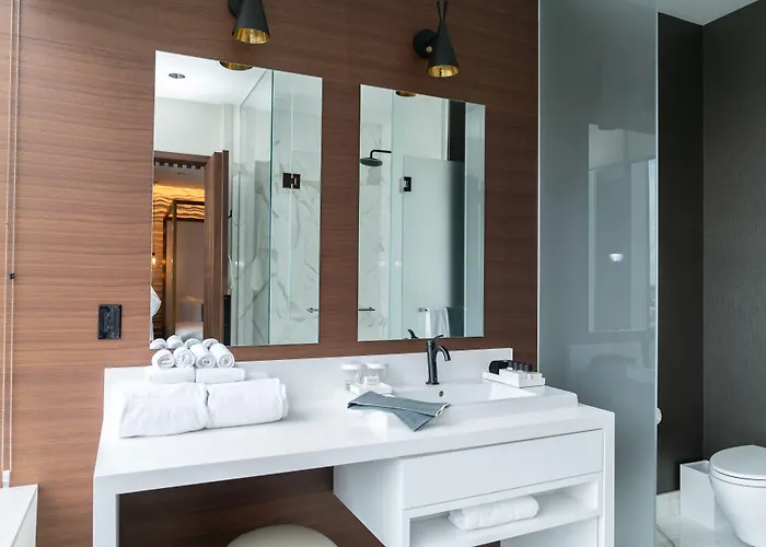 Resort The & Athletic Club At Midtown 4*