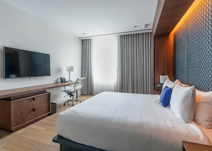 Resort The & Athletic Club At Midtown Chicago